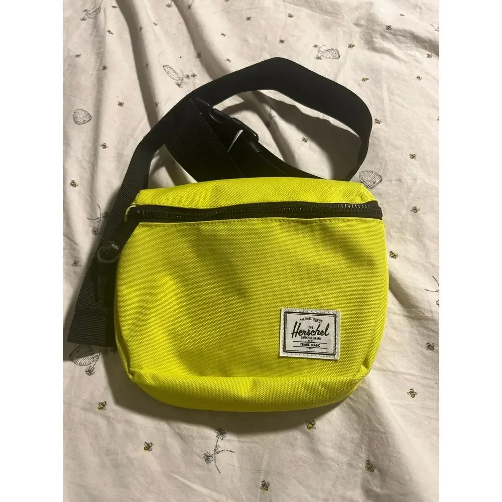 NWOT Herschel Fanny pack‎